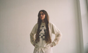 runo plum、'Halfway Up The Lawn'のMVを公開