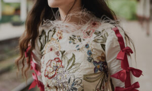 Alexandra Alden、'stonefruit'のMVを公開