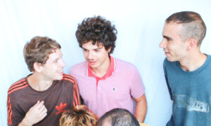 Leatherette、'Hey There'を公開