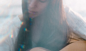 Nadine Carina、'Blooming'を公開