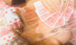 Love, Sophie、'TOO STRONG'を公開