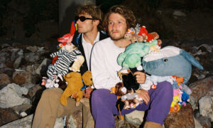 Very Nice Person、'Underwater'のMVを公開