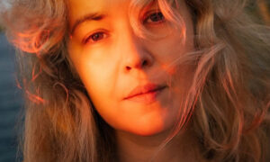 Marie Fjeldsted、'She's Holding Every Heartbeat in Her Hand'を公開